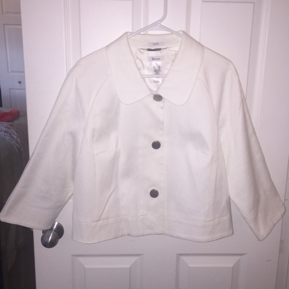 liz & co. Cropped White Blazer ❤️